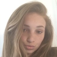 Aly Grace, 22 (TikTok明星)