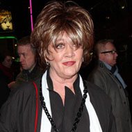 Amanda Barrie, 88 (Актриса мыльной оперы)