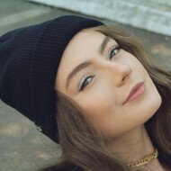 Amanda Pavillard, 23 (Instagram Star)
