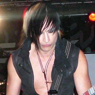 Amir Derakh, 62 (Guitariste)