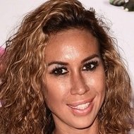 Ampika Pickston, 42 (现实之星)