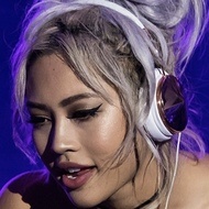 Amy Pham, 34 (电视节目主持人)