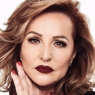 Ana Bekuta, 66 (流行歌手)