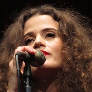 Ana Cañas, 45 (流行歌手)