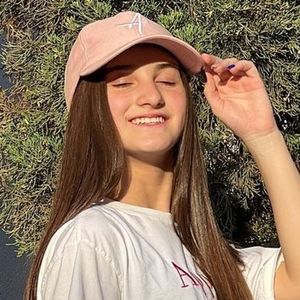 Ana Mazzocco, 18 (TikTok Star)