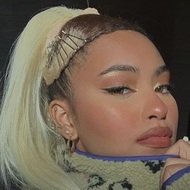 Birth Charts of Celebrities born on 十一月月19日