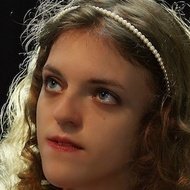 Anastasia Lee, 28 (流行歌手)