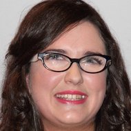 Andrea Begley, 39 (民歌手)