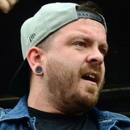 Andy Bane, 39 (Ca sĩ nhạc Rock)