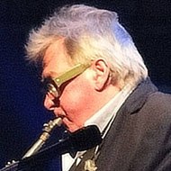 Andy Mackay, 79 (萨克斯管吹奏者)