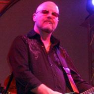 Andy Powell, 75 (吉他手)