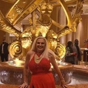 Angela Deem, 59 (现实之星)