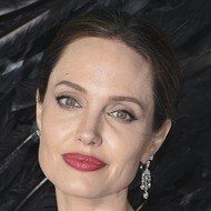 Angelina Jolie, 50 (电影女演员)