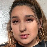 Angelina Tellez, 24 (Star di YouTube)