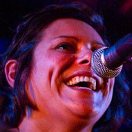 Anika Moa, 45 (吉他手)