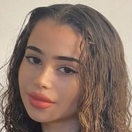 AnissasRv, 24 (Instagram Star)