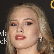 Anja Nissen, 28 (Pop Singer)