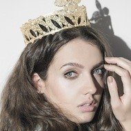 Anna Chase, 31 (Pop Singer)