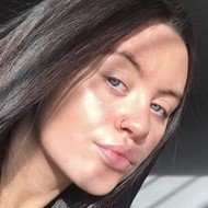 Anna Kennedy, 22 (TikTok Star)