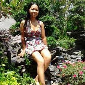 Anne Bueno, 39 (Instagram Star)