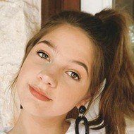 Annie Rose, 19 (YouTube Star)