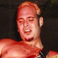 Anthony Gallo, 60 (吉他手)