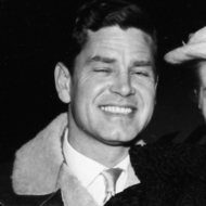 Anthony Steel (1920 - 2001) (电影演员)