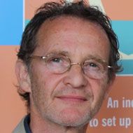 Anton Lesser, 72 (Attore TV)