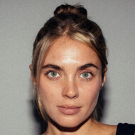 Anya Lesun, 35 (模特)