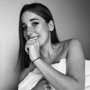 apolline_guer, 28 (TikTok Star)