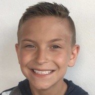 Ari Shumbres, 16 (家庭成员)