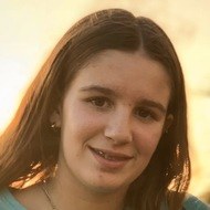 Aroa Familuki, 17 (YouTuber)