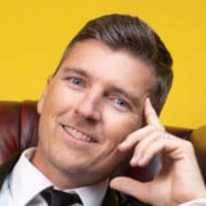 Asa Elliott, 43 (Attore TV)