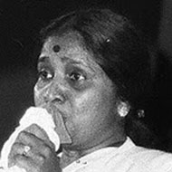 Asha Bhosle, 90 (Cantora de música mundial)