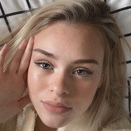 Ashley Besson, 24 (Instagram明星)