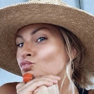 Ashley Hosbach, 49 (现实之星)