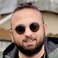 Asil Simsek, 32 (造型師)