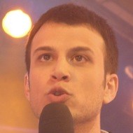 Assi Azar, 44 (Apresentador de programa de TV)