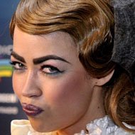 Aura Dione, 39 (流行歌手)