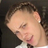 Avery Snow, 22 (TikTok明星)