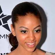 Awa Santesson Sey, 28 (流行歌手)