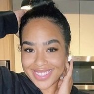 B. Simone, 35 (Chanteur R&B)