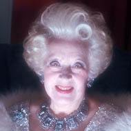 Barbara Cartland (1901 - 2000) (Novelista)