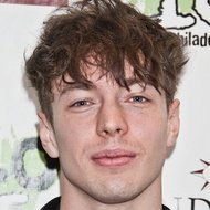 Barns Courtney, 35 (Cantante Pop)
