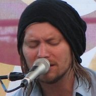 Bear Rinehart, 43 (Chanteur de rock)