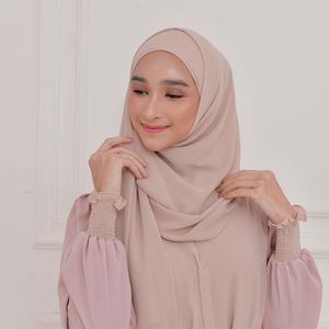 Bella Almira, 27 (YouTube明星)