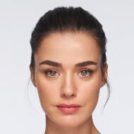 Bensu Soral, 34 (電視女演員)