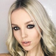 Betsy-Blue English, 28 (流行歌手)