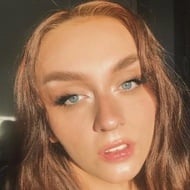 Betsy Windmill, 28 (TikTok Star)
