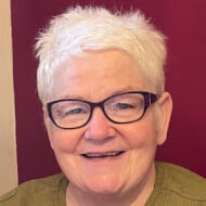 Bev Stewart, 65 (TikTok明星)